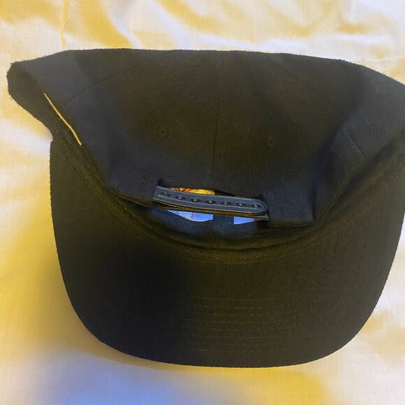 Black Baseball Cap Hat Calgary Flames Snap Back Authentic NHL Embroidered Logo - Picture 2 of 4